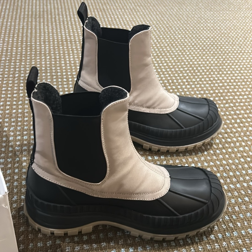 GANNI.  NWT. Size 36
Beige & Black Outdoor Chelsea Boots